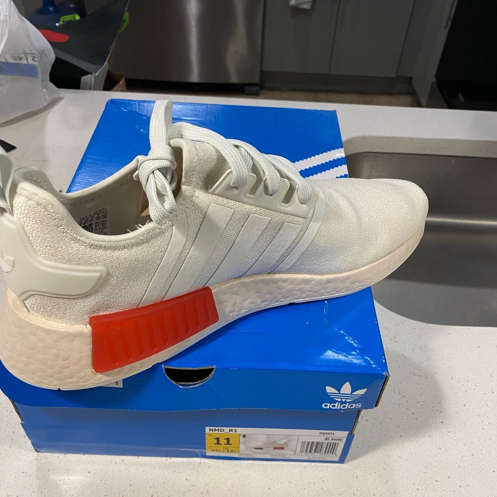 Adidas Sneakers